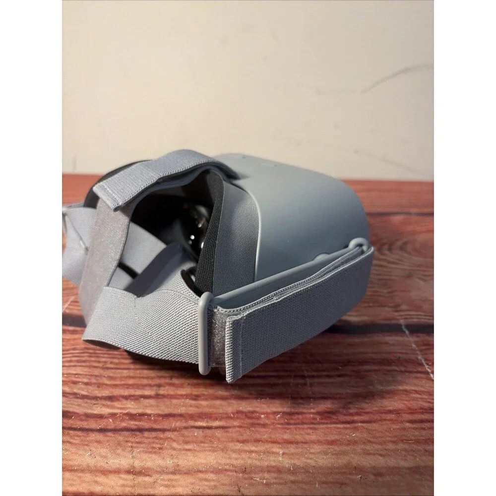 Oculus Go Standalone Virtual Reality Headset 32GB Gray Bluetooth Wireless